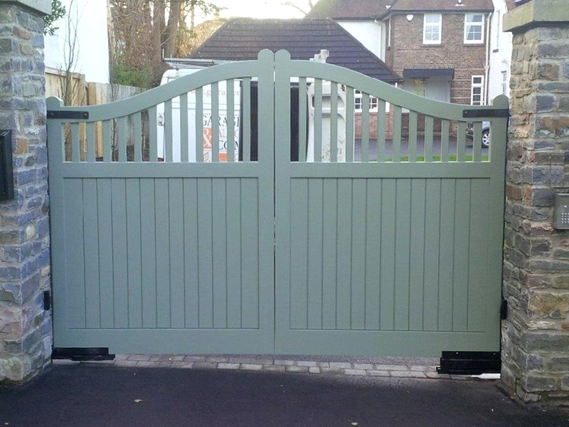 C2 Croft Painted Automated Driveway Gate