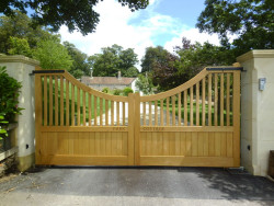 Concave top wooden driveway gate - Croft C3