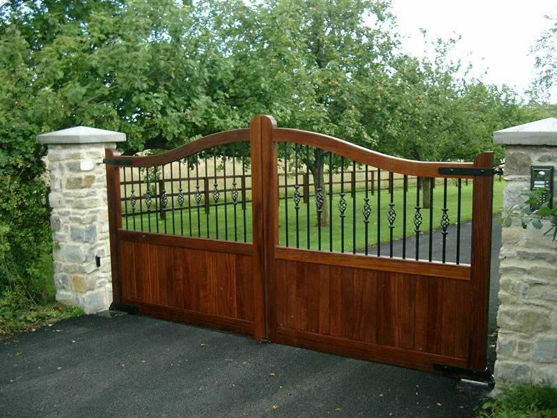 Convex top wooden driveway gate - Croft C4