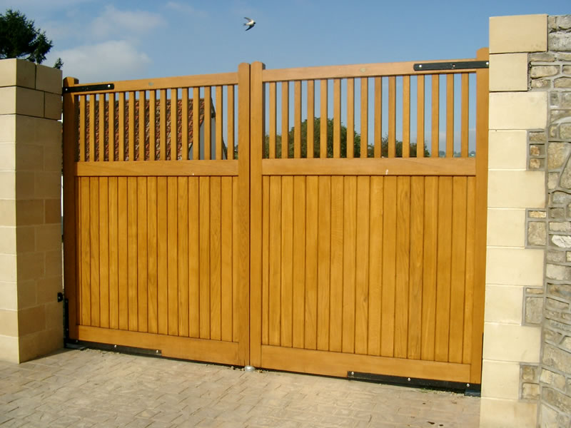 Flat top driveway gate - Croft C2