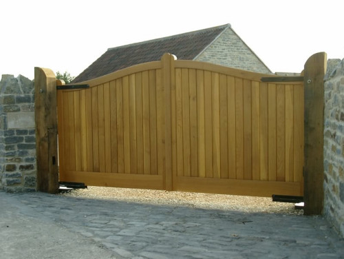 Henley wooden driveway entrance gate oak