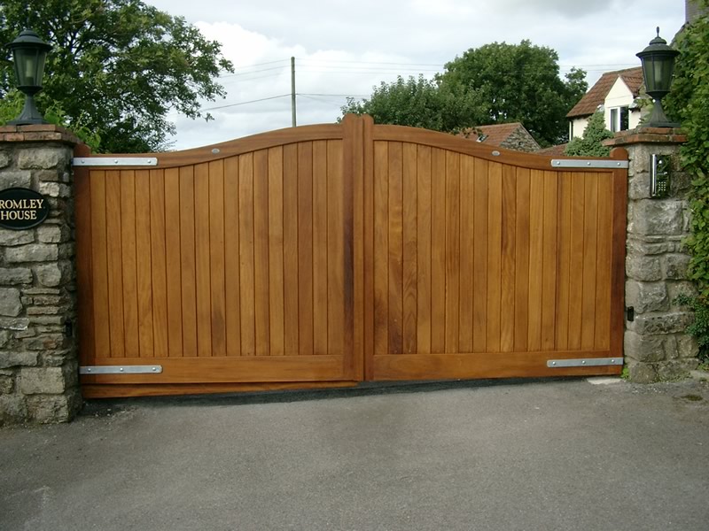 Iroko driveway stained gate- Henley H2A