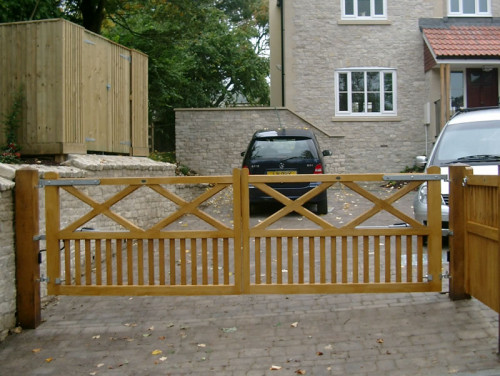 Windsor hardwood entrance gate pair