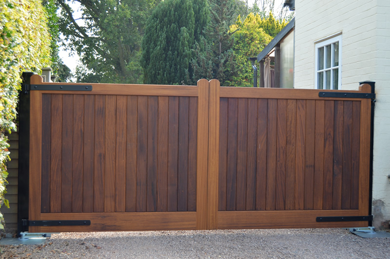 Henley 2 Hardwood driveway gate