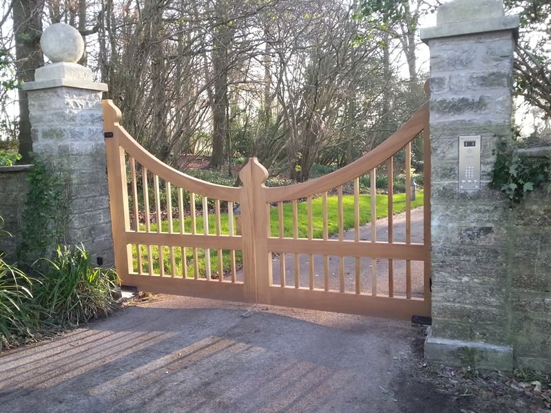 Westminster hardwood driveway gate