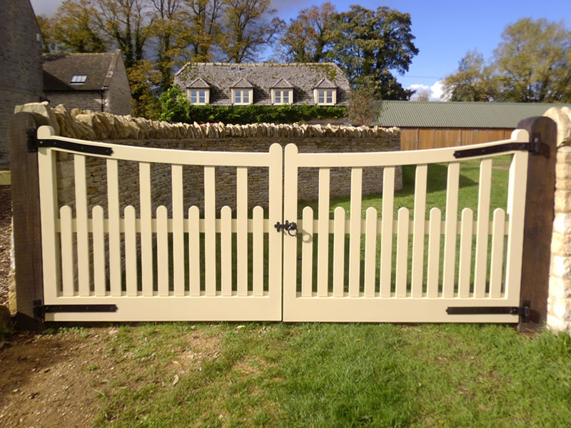 Painted-Palisade-wooden-gate.jpg