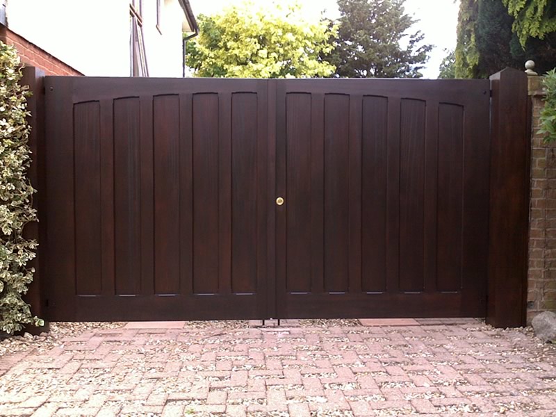Wooden driveway gate - Henley H7