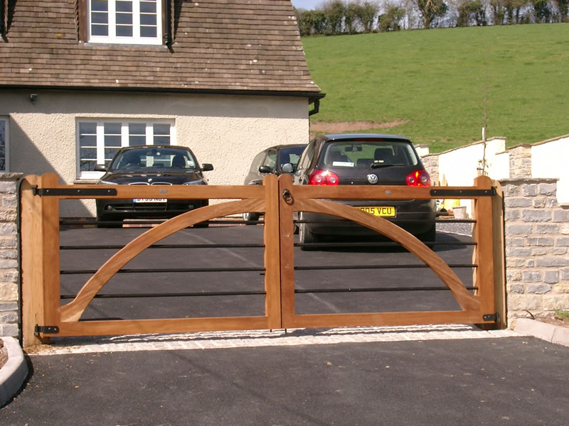 Wooden-driveway-gate-Winchester.jpg